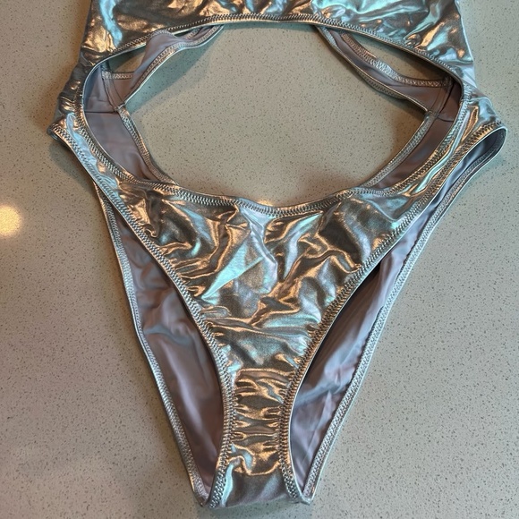 NWT Skims Metallic Cut Out One Piece Swimsuit Monokini Nickel Silver 3X - Picture 2 of 9